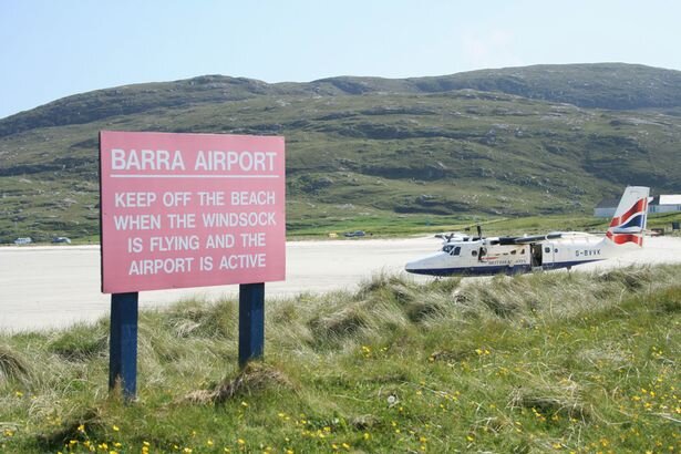 Место "куда прилетали и улетали самолеты" недалеко от дома на побережье