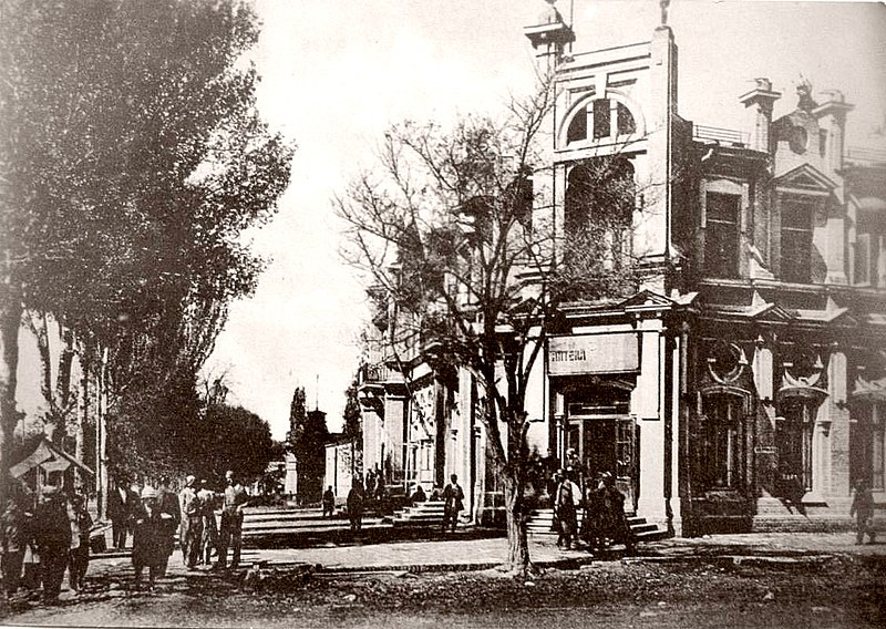 Аптека Краузе-Каплана на пересечении Хивинской и Пушкинской улиц Ташкента, 1910 год. Фотография в свободном доступе.