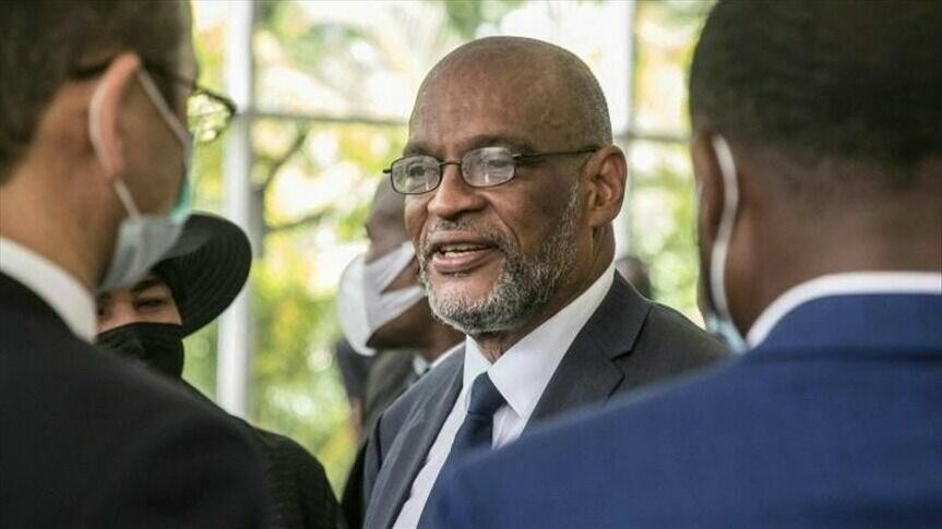     Толпа протестующих полицейских заблокировала премьер-министра Гаити Ариэля Анри (на фото) в аэропорту имени Туссен-Лувертюра в Порт-о-Пренсе.