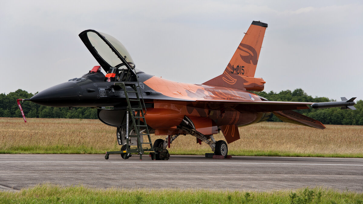 Самолет F-16 AM Нидерландских ВВС