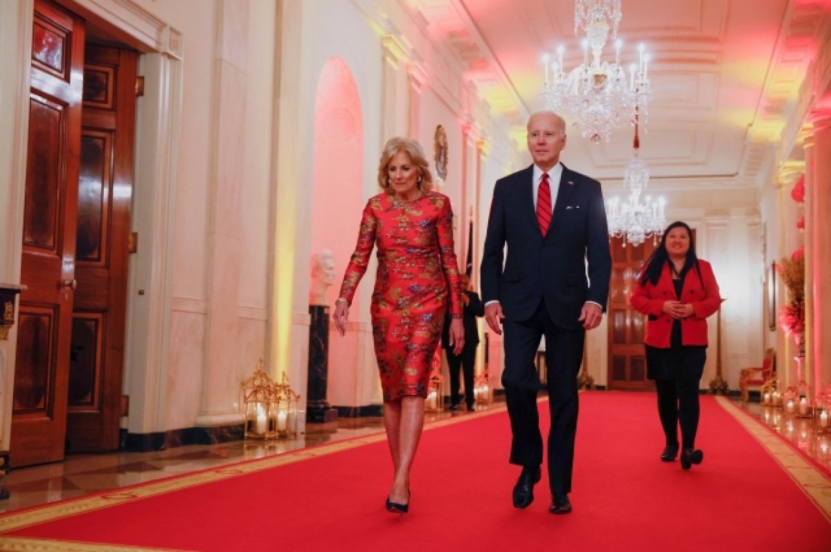    Bloomberg: жену Байдена считают его «секретным оружием» на выборах