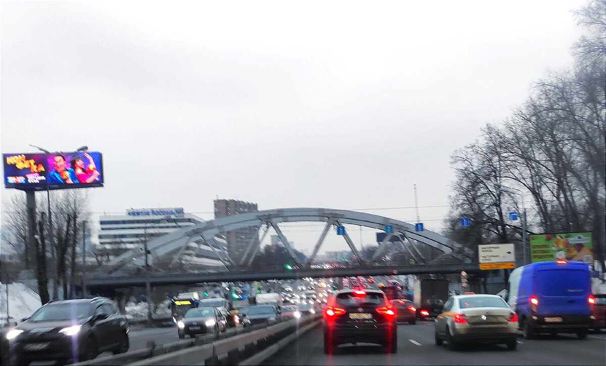 Вечно забитая Варшавка у моста МЦК