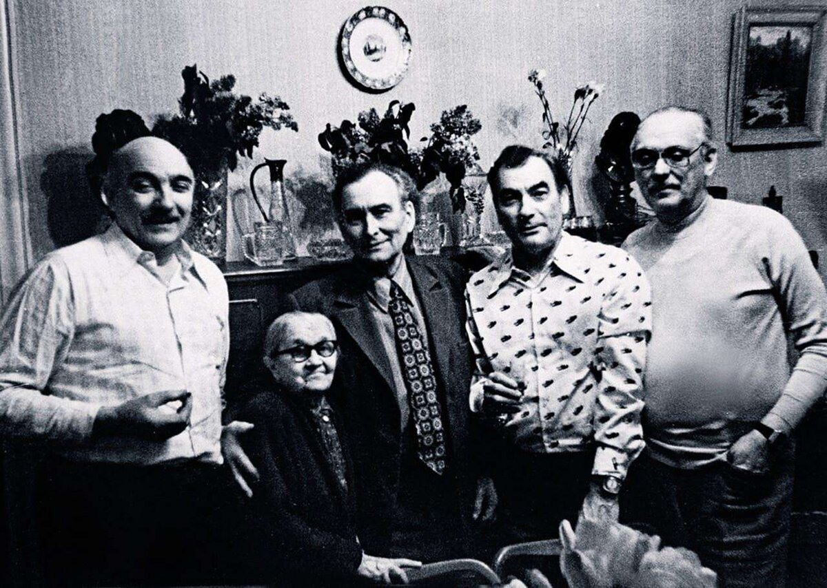   :  ,  ,       .     ().