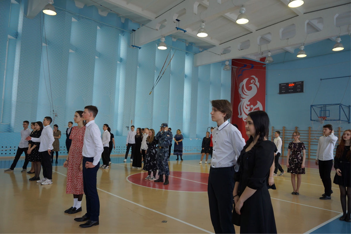  📷    Оренбуржцы станцевали «Случайный вальс» в честь 80-летия победы в Сталинградской битве Кристина Просвиркина