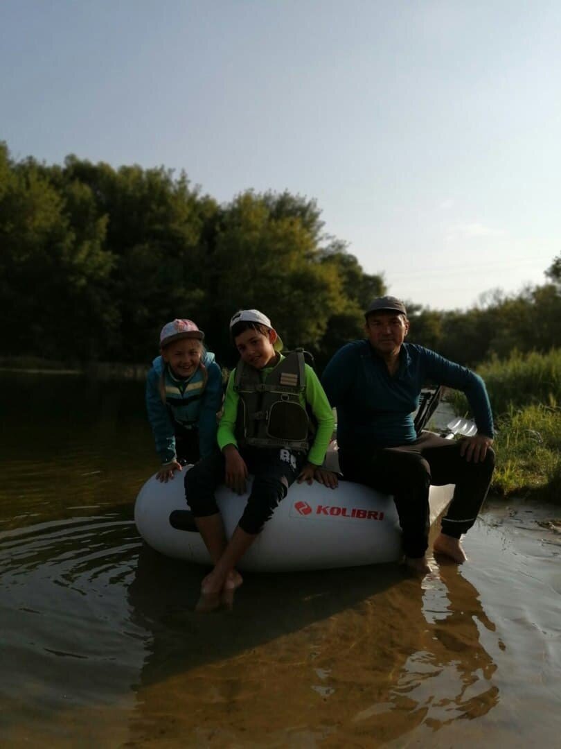 Игорь Бойку учит детей правилам безопасного поведения на воде