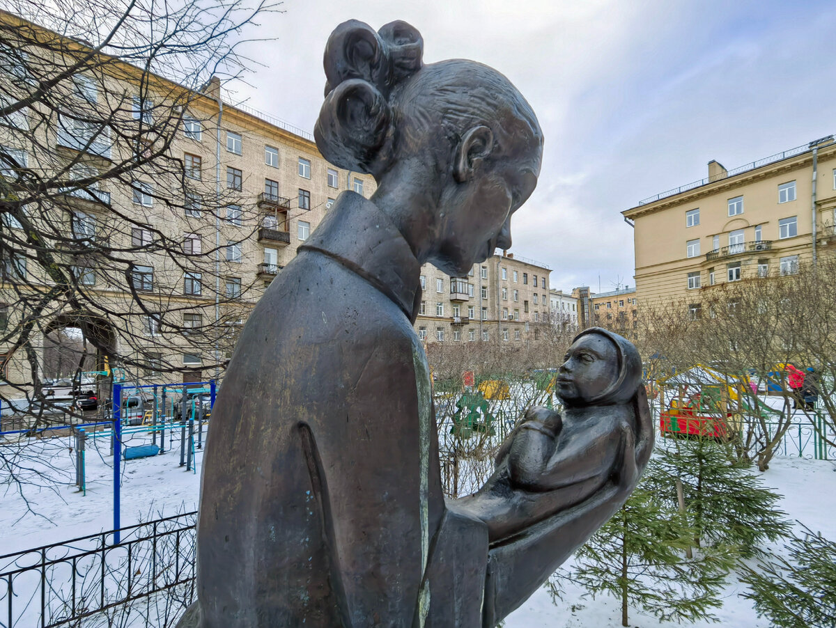 Мама скульптура