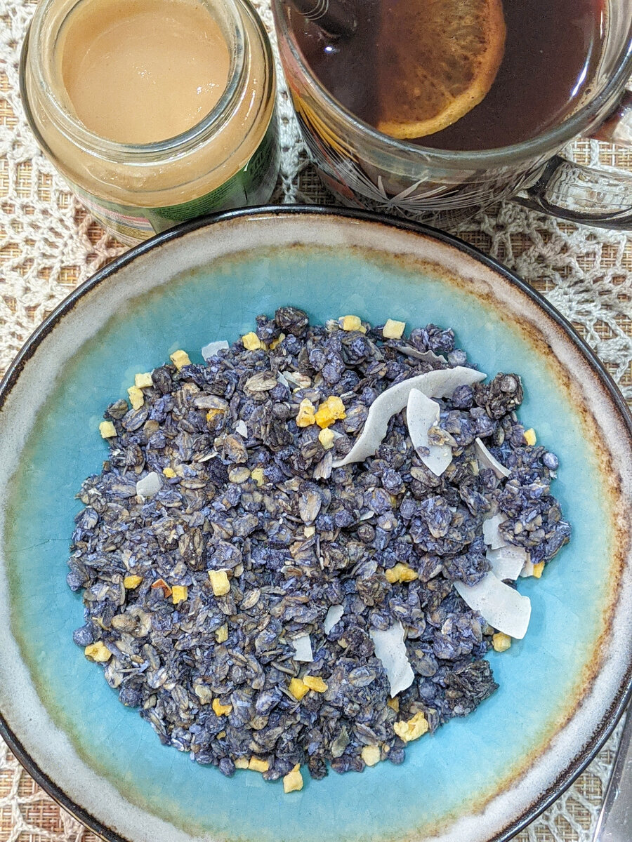Мюсли, яблочное пюре, кофе