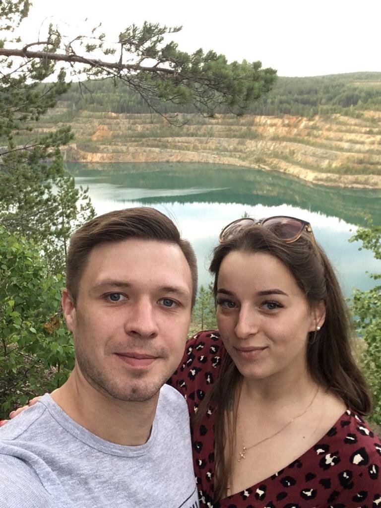 Молодые и счастливые смотрим в светлое будущее. На фото Я и моя любимая супруга Натали.