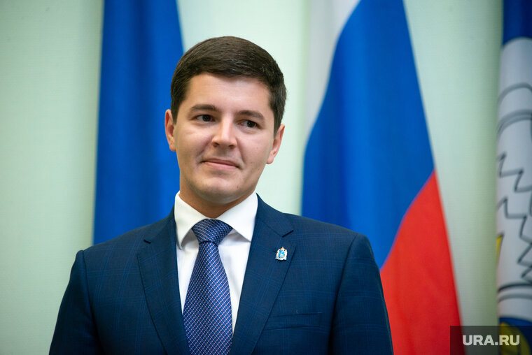    Дмитрий Артюхов в новом аэропорту встретился со старожилами и заслуженными авиаторами