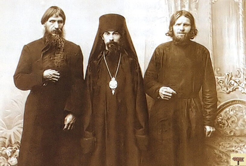 Grigory Rasputin (αριστερά) και Feofan Poltavsky (κέντρο)