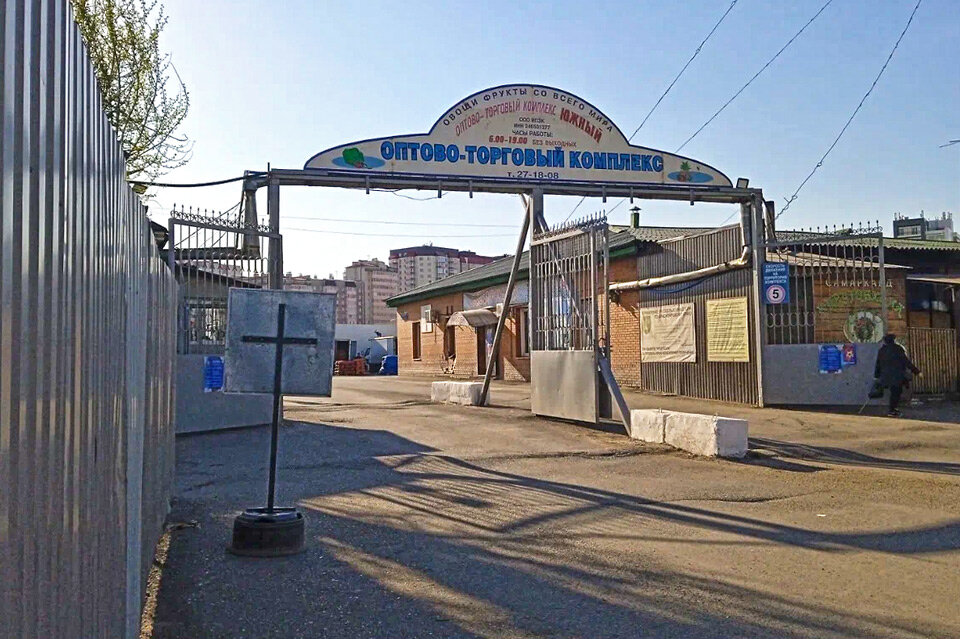     В свое время бесчисленные торговые точки рынка в одном из самых густонаселенных районов Красноярска были весьма популярны у горожан