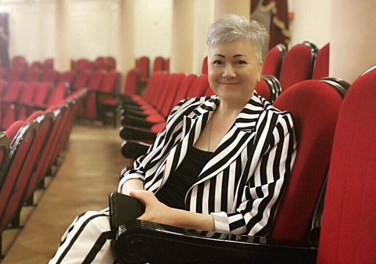    Завтруппой Оренбургского драмтеатра Татьяна Лазарева удостоена государственной награды Марина Шарт