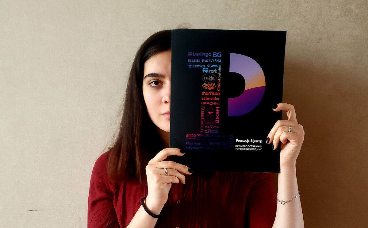 Кардинально черный матовый, частичный УФ-лак, снежно-белый - красота! 