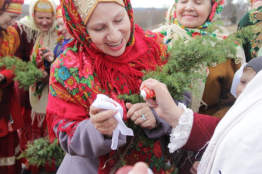 Празднование Пасхи. Пасха гуляния. Народные пасхальные гуляния. Весенний праздник.
