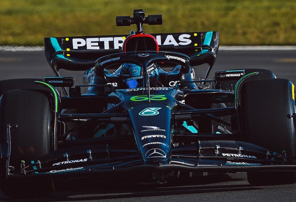    Новая машина Mercedes сломалась при первом выезде на трассуMercedes