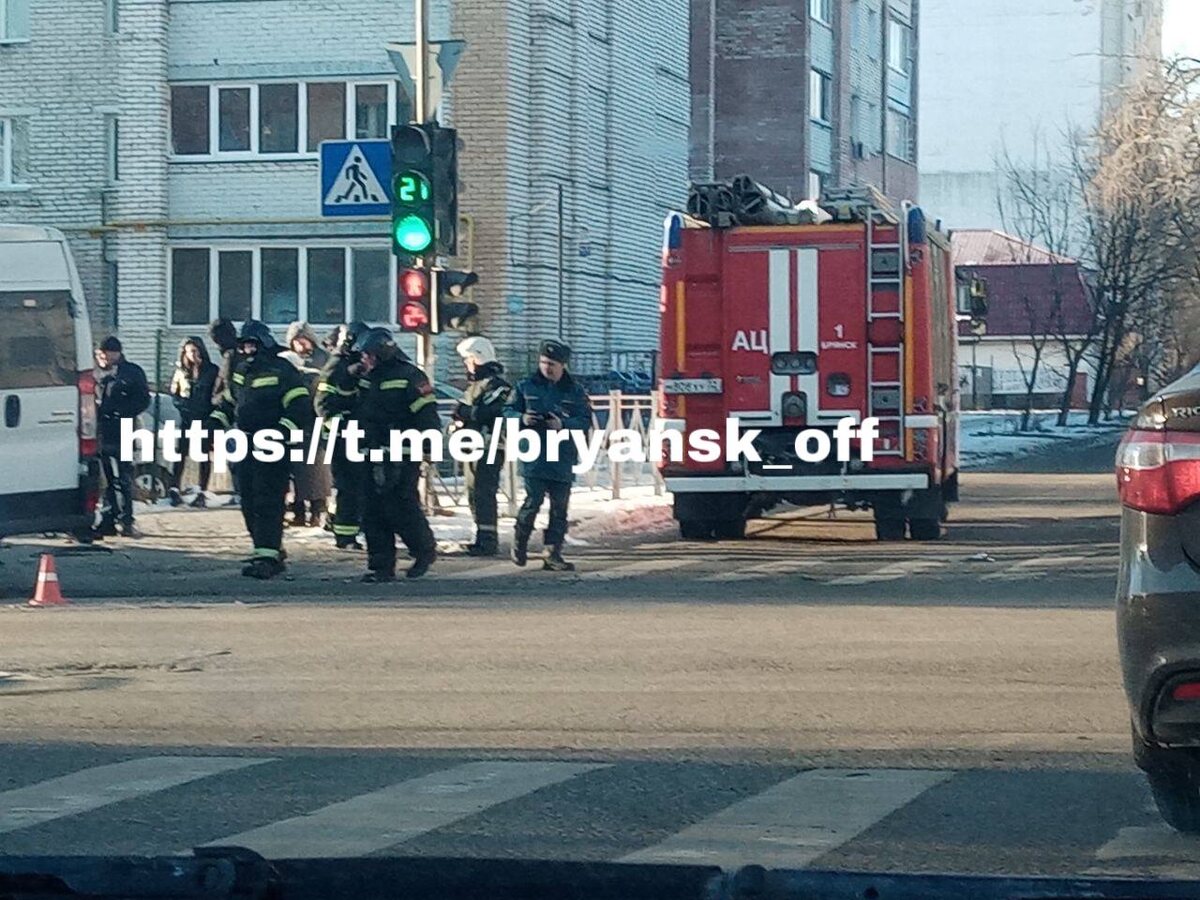 В Брянске столкнулись маршрутка и «Рено Логан», есть пострадавшие | Брянский  Ворчун | Дзен