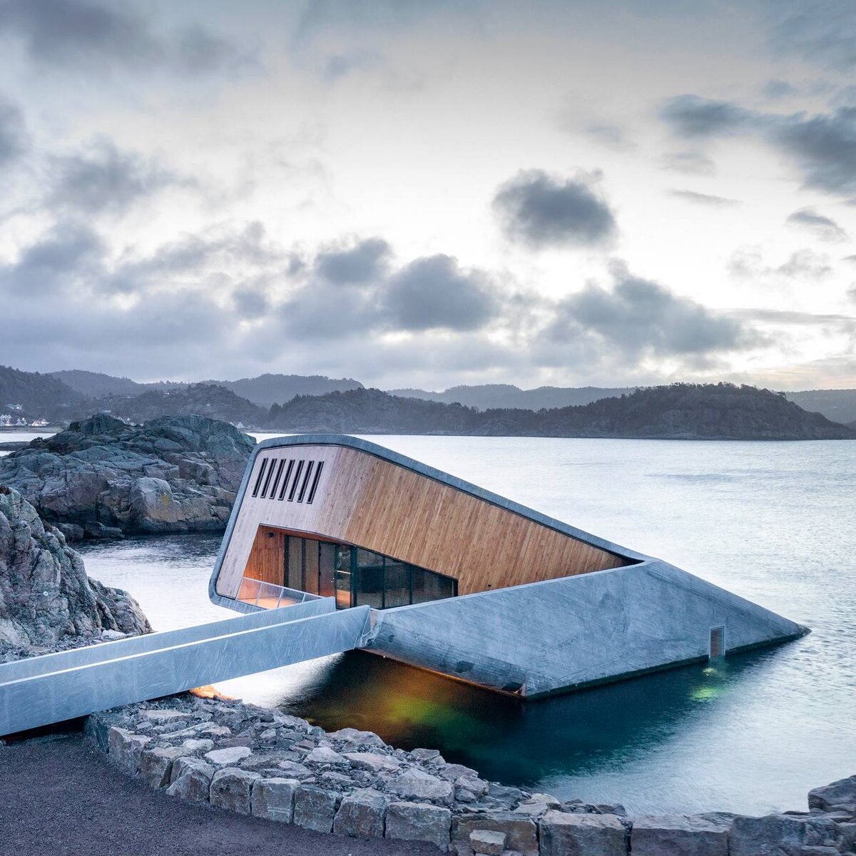 Надводная часть необычного ресторана