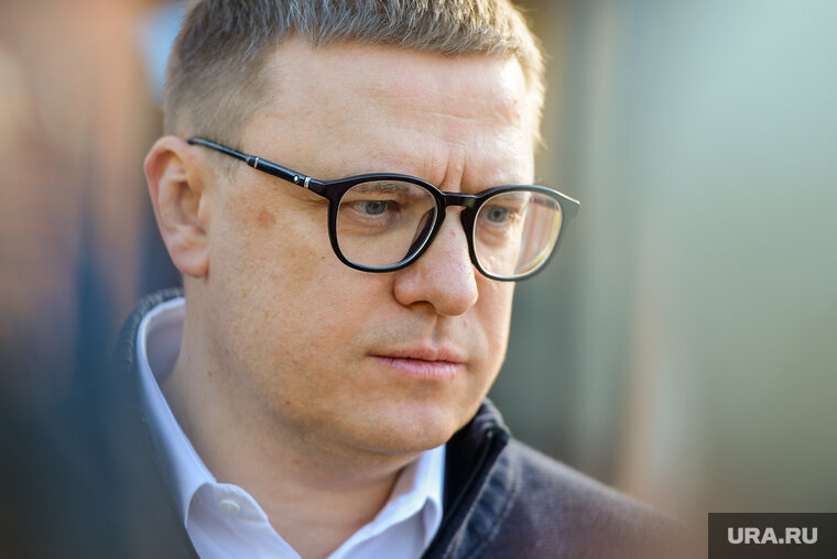    Алексей Текслер приехал к раненому бойцу вместе с супругой Ириной