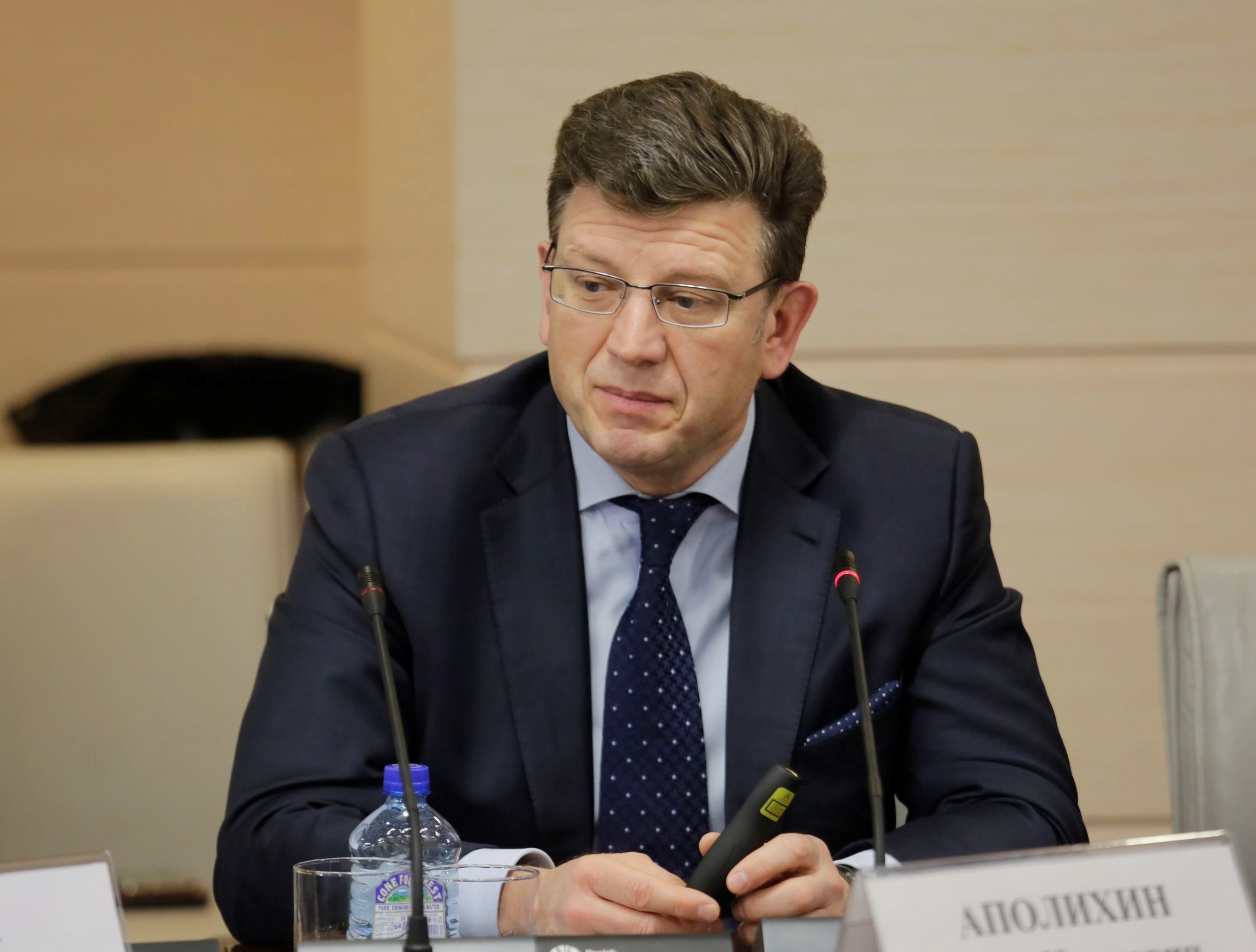 С таким-то чиновником, мы китайцев по численности населения в миг обгоним.0