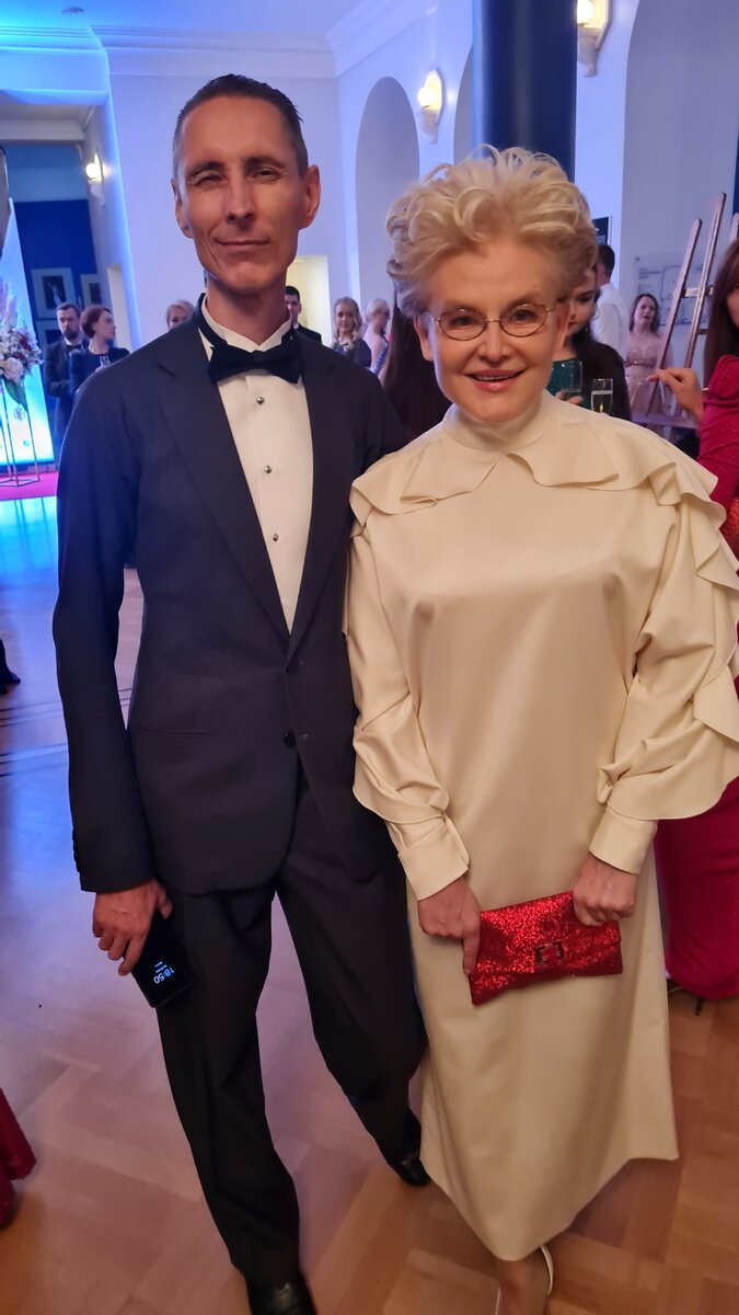 Ученик "Касабланки", врач-терапевт Николай Борисенко с теледивой Еленой Малышевой