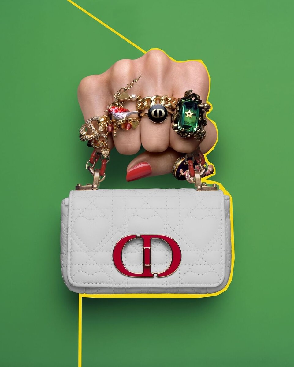 https://www.instagram.com/dior/