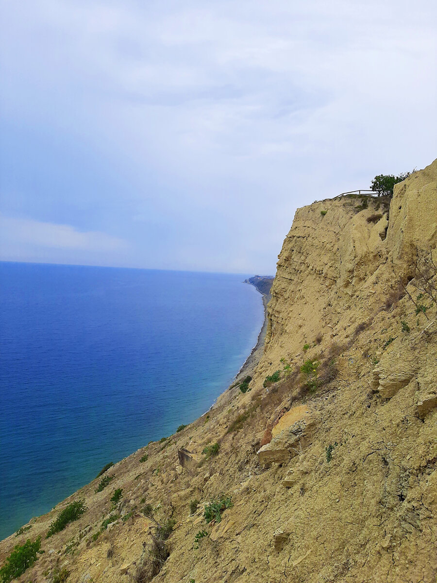 Анапа. Лестница 400 ступеней к морю. Вид на море во время спуска вниз.