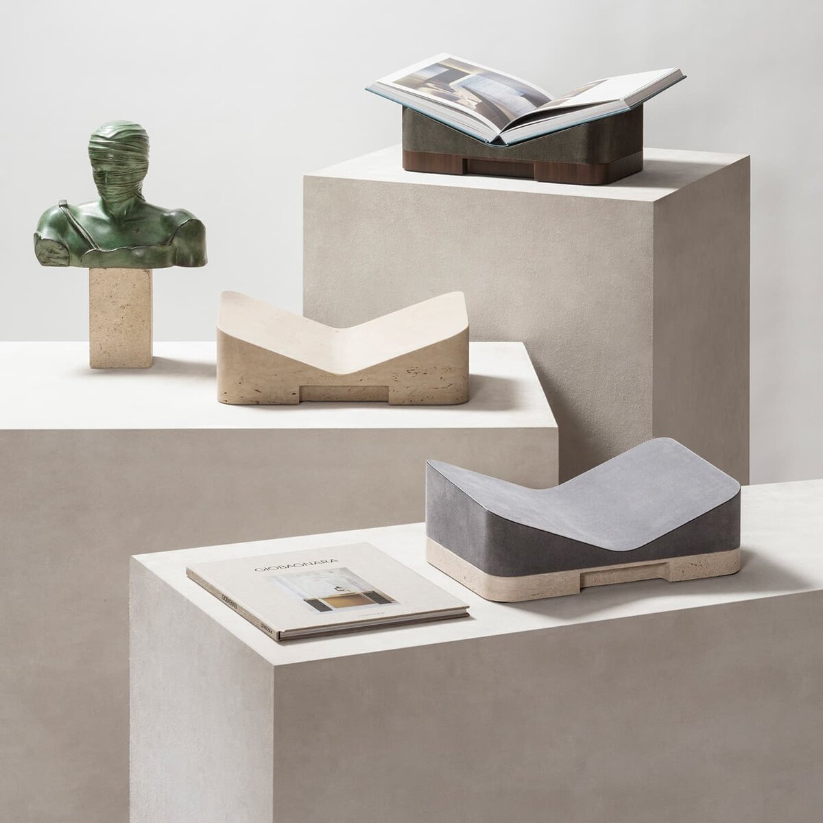 Giobagnara Lloyd Bookstand