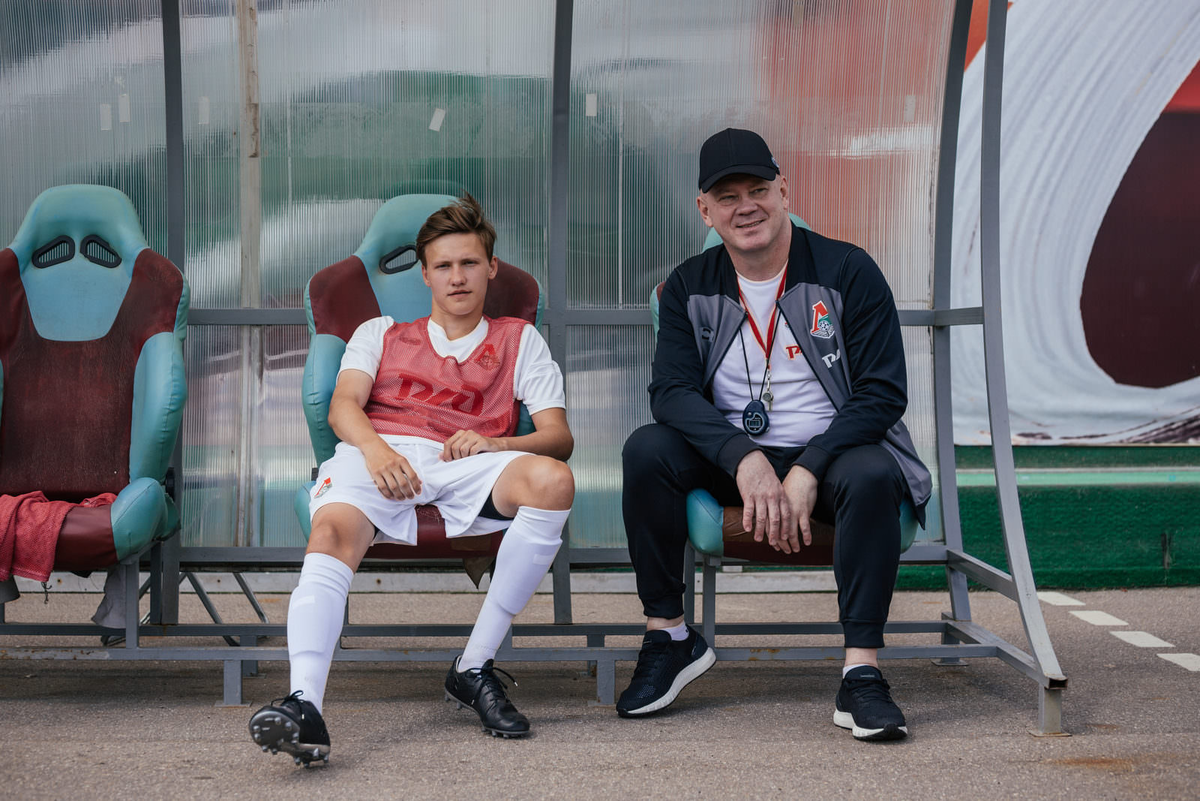 Кадр из сериала "Вне игры", источник: https://yandex.ru/images