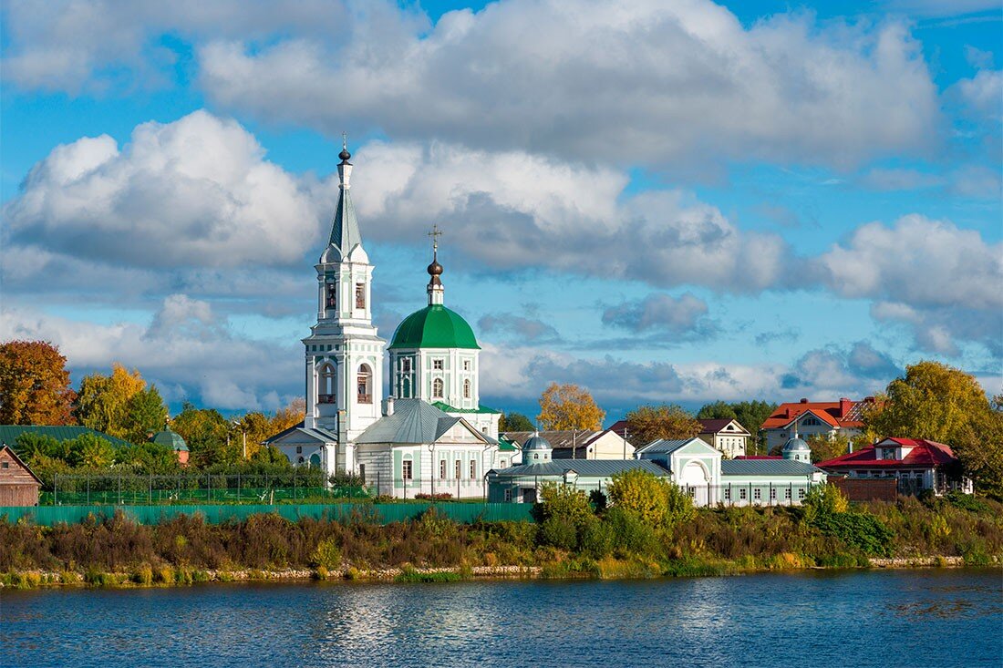  Краткое описание
Тверь, расположенная между Москвой и Санкт-Петербургом, ещё несколько веков назад была одним из крупнейших торговых центров России.-26