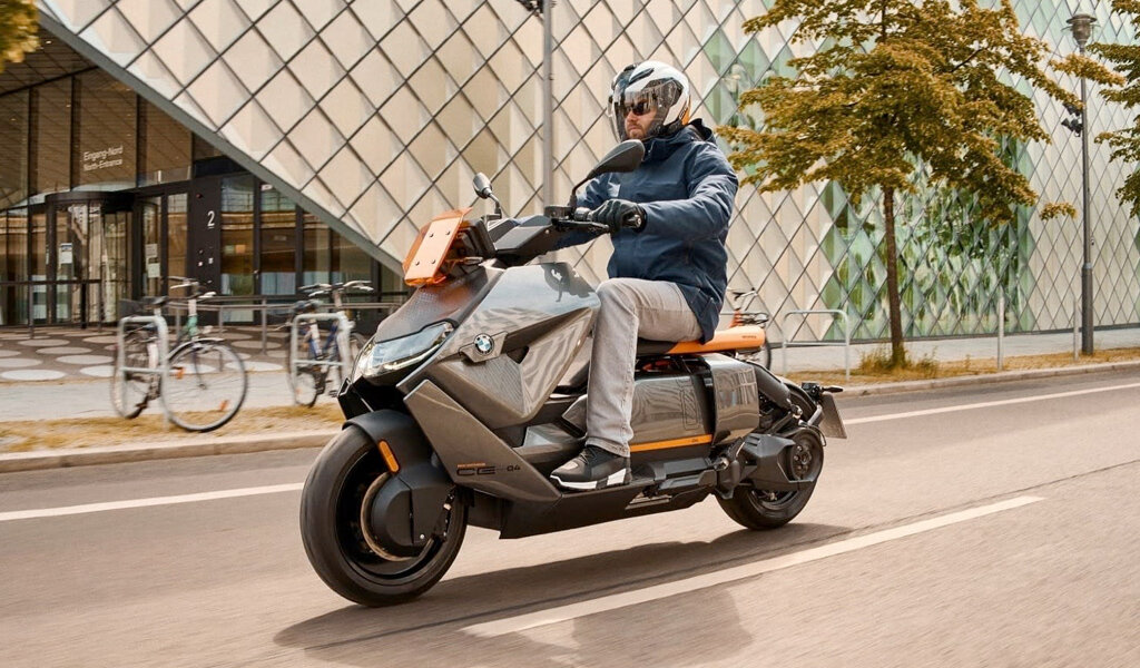 Как вам электроскутер от BMW с запасом хода 130 км?