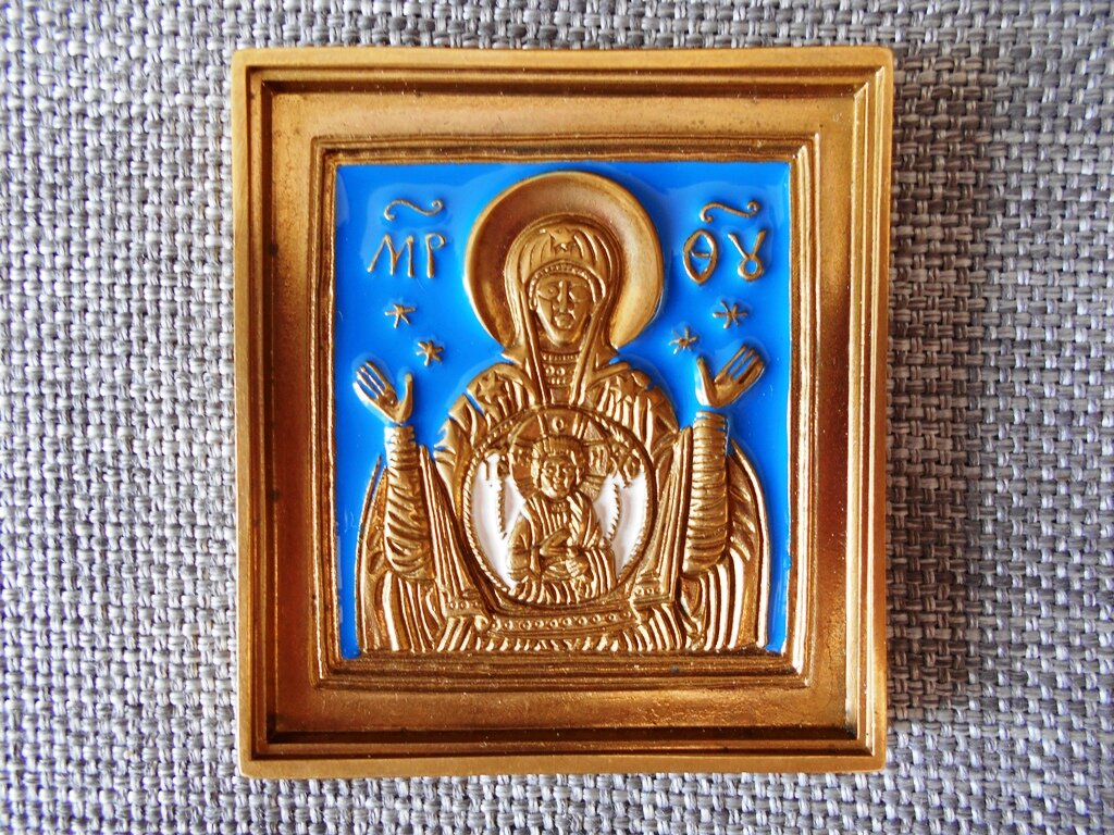 Латунное литье малой иконы “Богородица Знамение” с холодной эмалью  