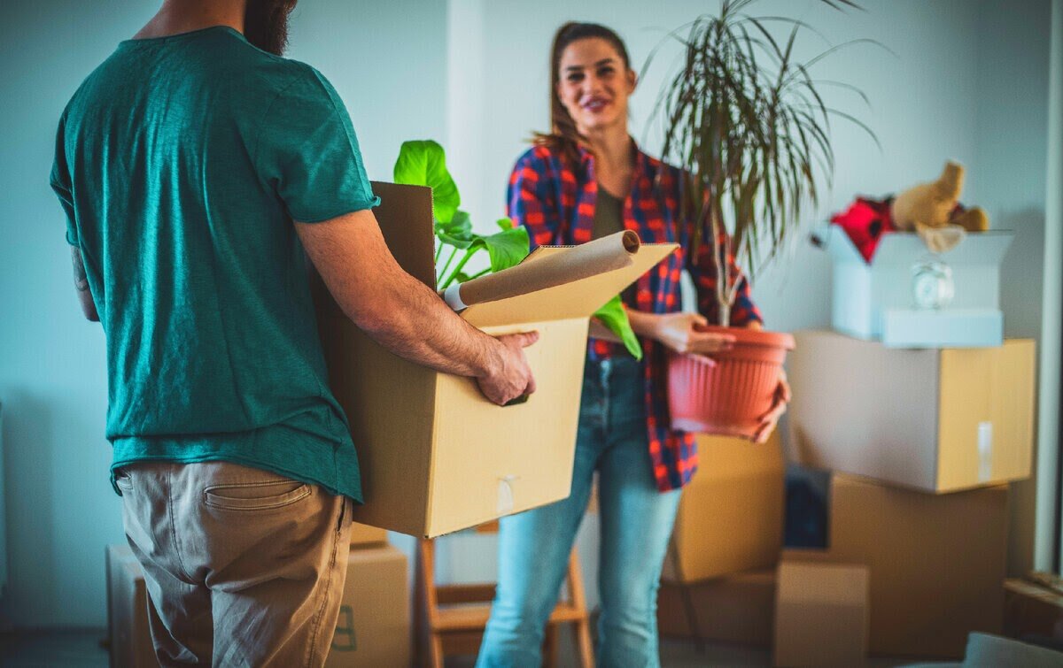 перемена места жительства. смена места жительства и другие. переезд переселение смена места жительства. смена места жительства картинки. новоселье в америке.