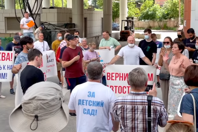 Митинг против паркинга с участием Разворотневой. Источник: Facebook / Разворотнева к лучшему