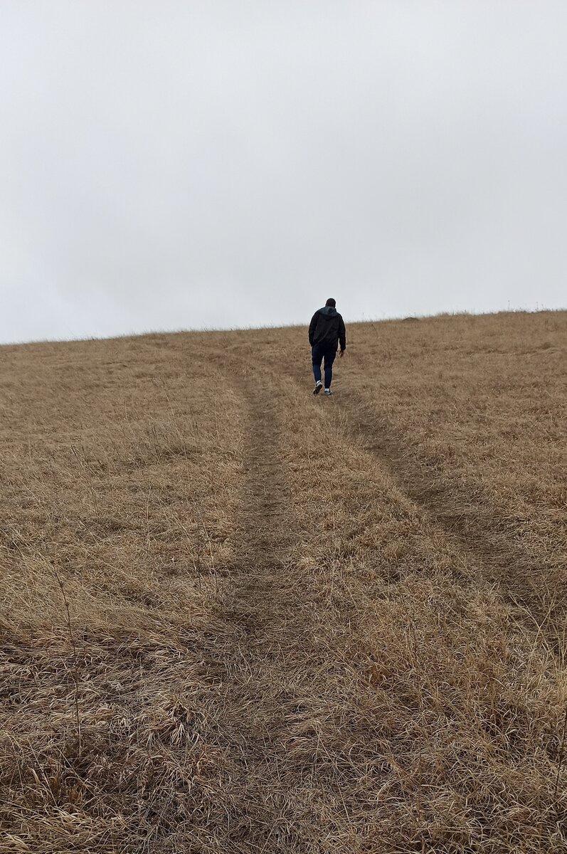 Дорога к часовне. Здесь и далее фото автора.