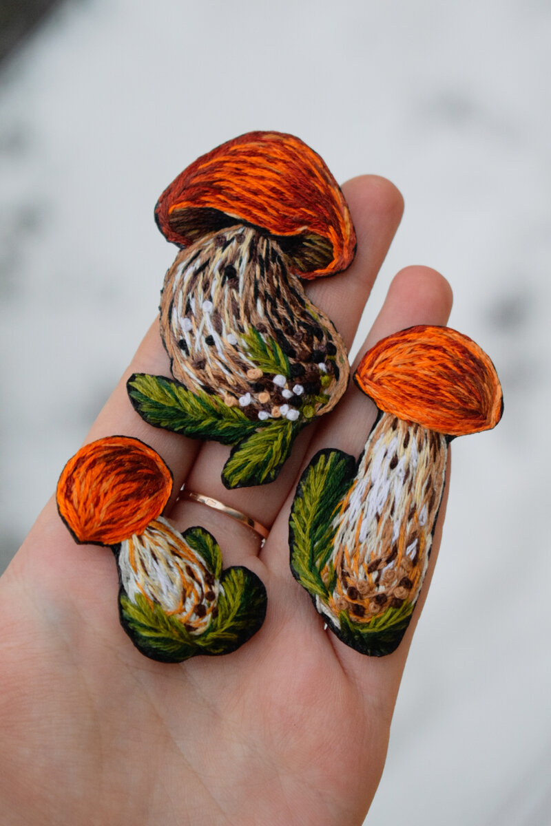 Серия брошек-подосиновиков