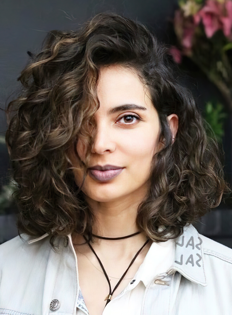 Стрижка каре bob kaskad на средние волнистые волосы. Женская стрижка на волнистые волосы средней длины. Стрижки на кудрявые волосы. Стрижки на средние кудрявые волосы. Прическа на средние вьющиеся волосы.