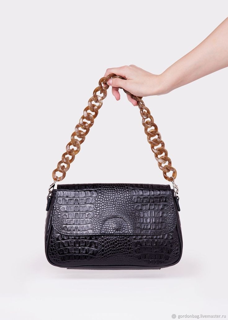 Лучше металлическая цепь, с оттенком золота. 