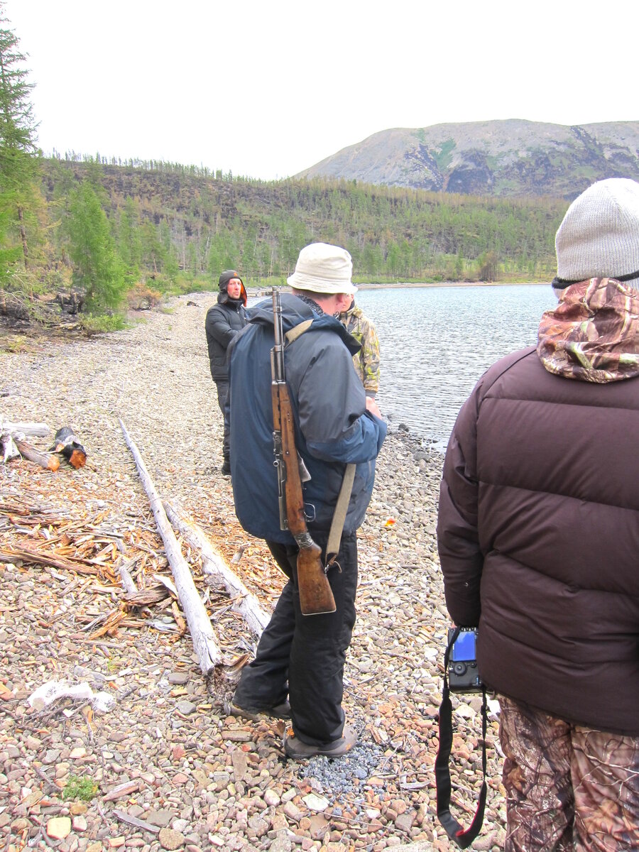 Место высадки у старого зимовья. Озеро Лабынкыр. фото автора. 