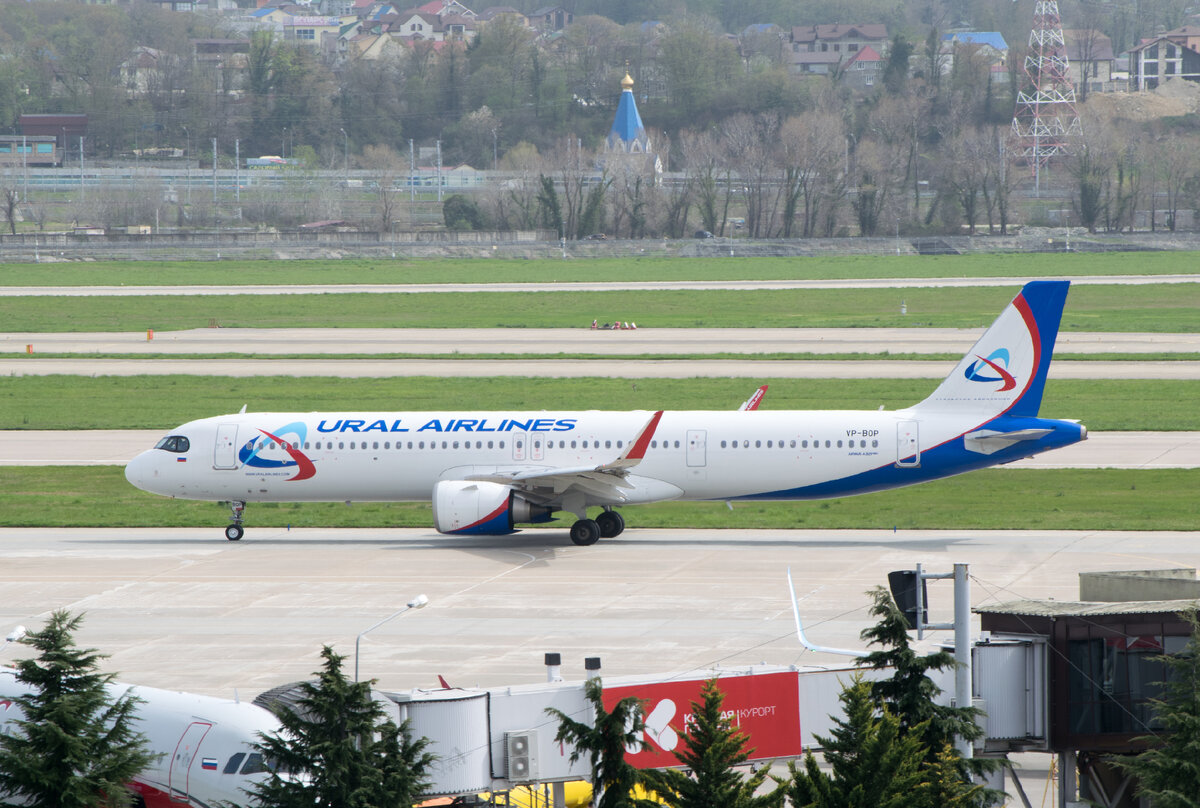 Airbus A321-251NX, VP-BOP, Уральские авиалинии