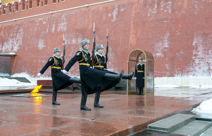 Почетный караул у стен Кремля. l Фото - fotokonkurs.ru