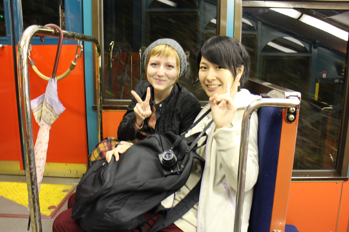 В основном мои японские друзья были студентами, и всегда могли сказать, что у них поменялись планы, что на выбранное нами время встречи у них, например, поставили пару в университете, и они не смогут прийти. В этом не было никаких проблем. Они извинялись и просили передоговориться: перенести встречу на другое время или на другой день. 