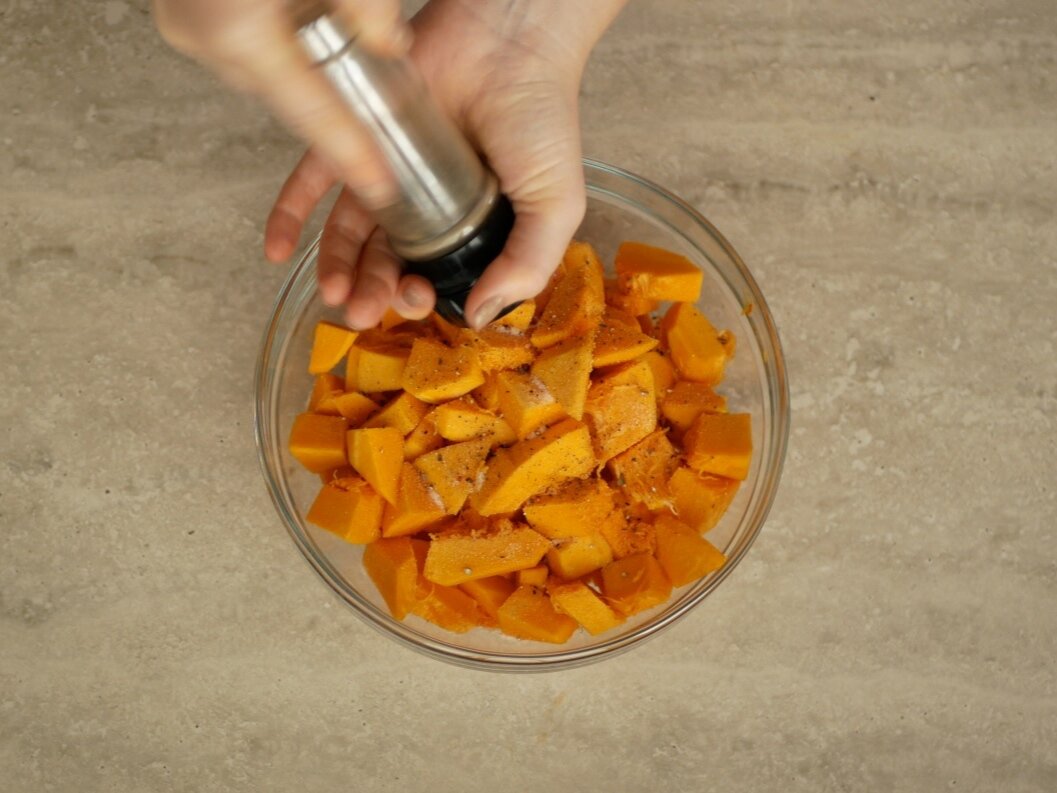 Солим и перчим тыквенные кусочки