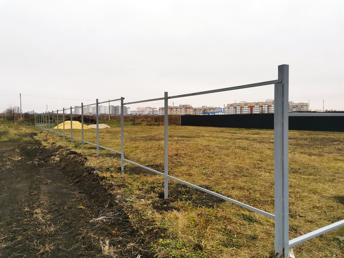 Одни лаги со столбами остались...