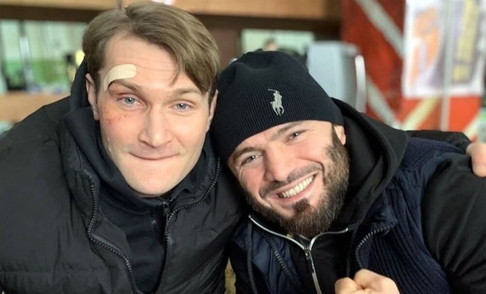 Популярный российский боец Магомед Исмаилов опубликовал в Инстаграм фрагмент из нового сезона сериала «Реальные пацаны», в преддверии выхода которого они с актером Николаем Наумовым разыграли ссору в соцсетях и СМИ.