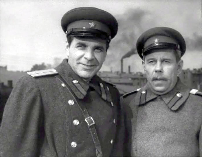 Друг Н.Сысоева актёр Павел Усовниченко (слева). Кадр из фильма "Максим Перепелица".