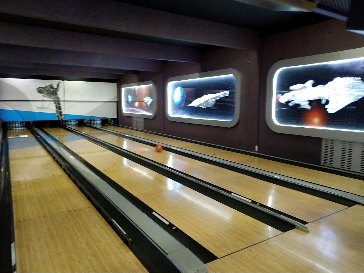 По четкости фото заметно, насколько хорошо у меня получается играть в боулинг