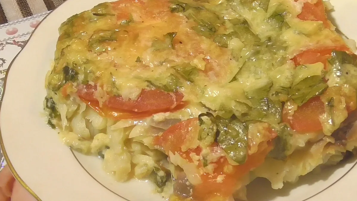 Сочная рыба с овощами под сметанно-сырным соусом