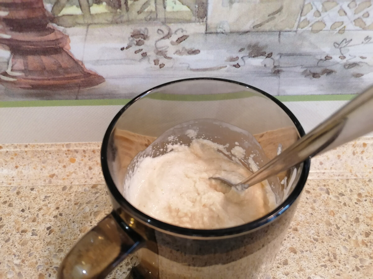 Фото автора. Манку тщательно перемешиваем с ряженкой