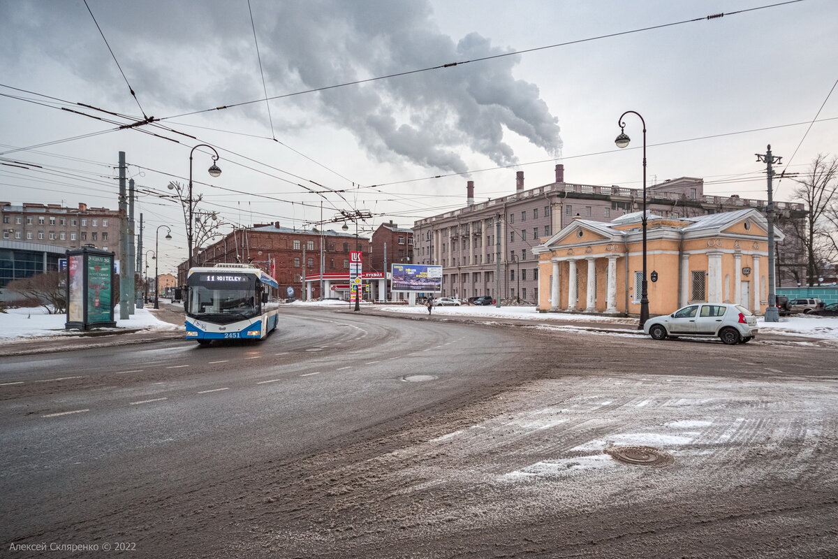 Вид на район Чекуши и трубы Василеостровской ТЭЦ