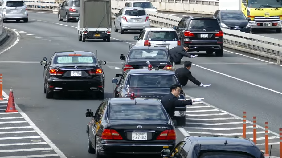 Автор: https://politobzor.net/174832-luchshie-praviteli-nuzhdayutsya-v-luchshey-ohrane.html